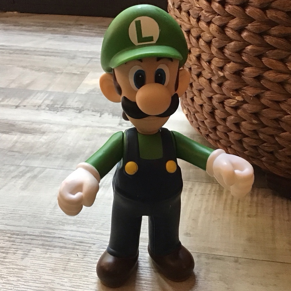 2006 9” Luigi Action Figure Toy with Arms That Move